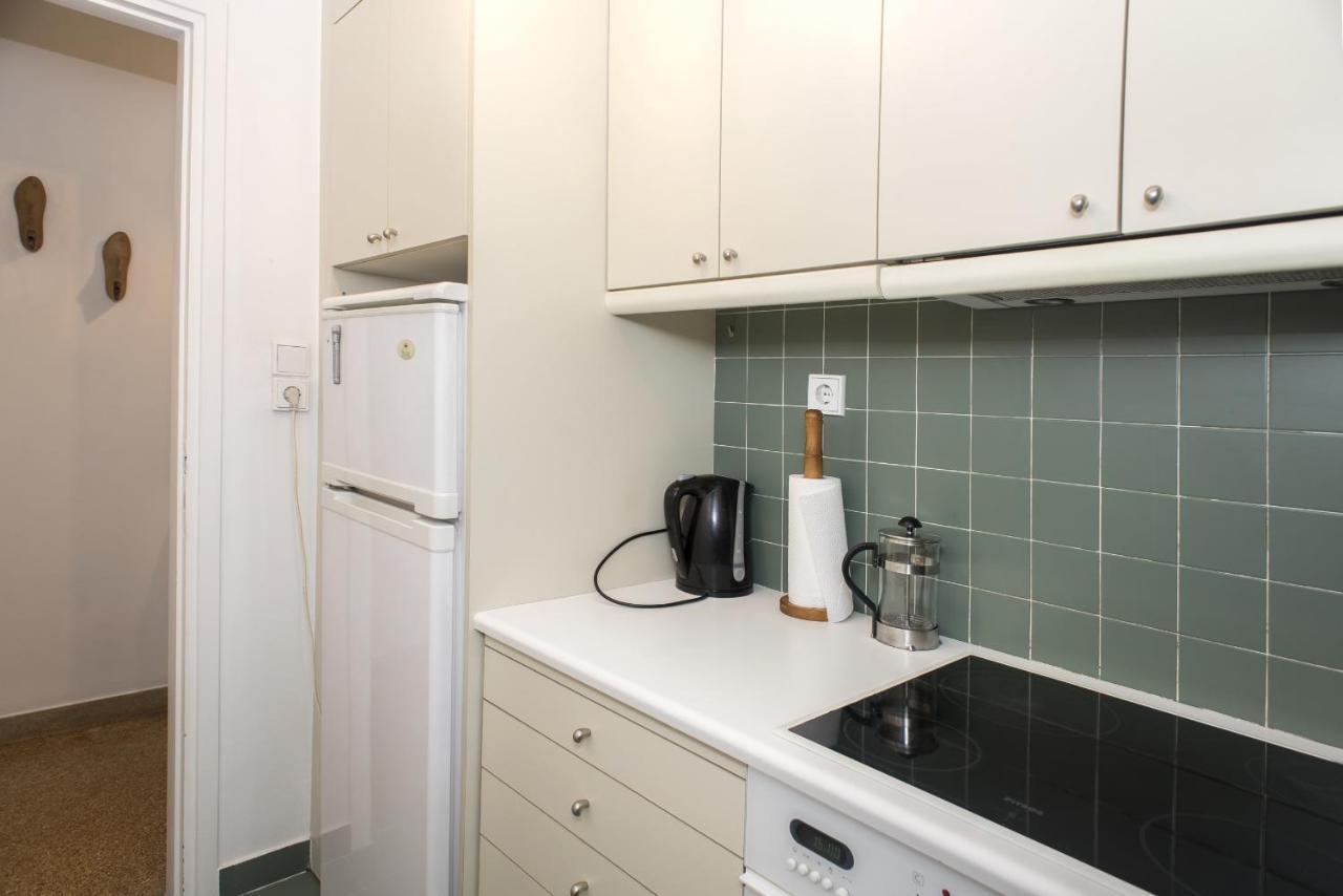 Colourful Apartment Under The Acropolis Atene Esterno foto