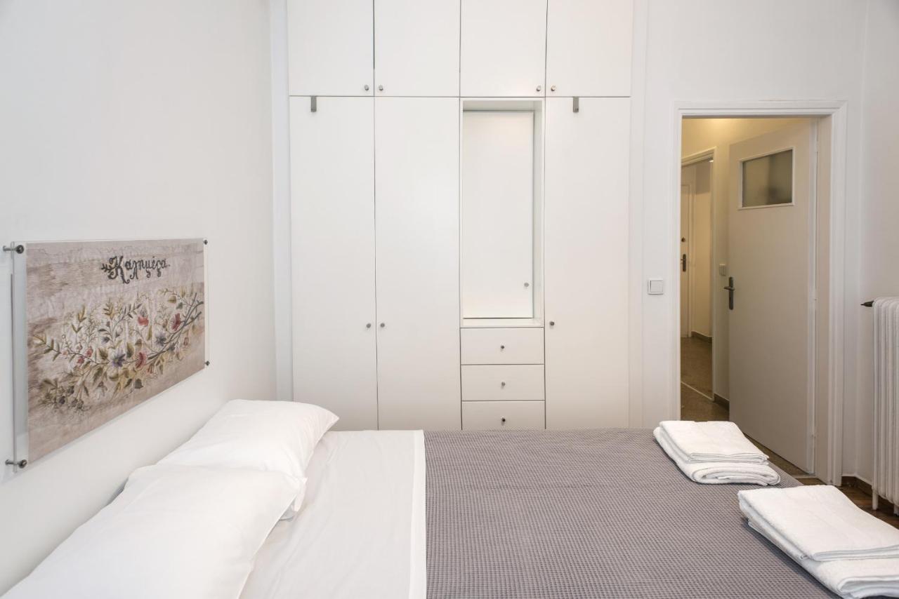 Colourful Apartment Under The Acropolis Atene Esterno foto