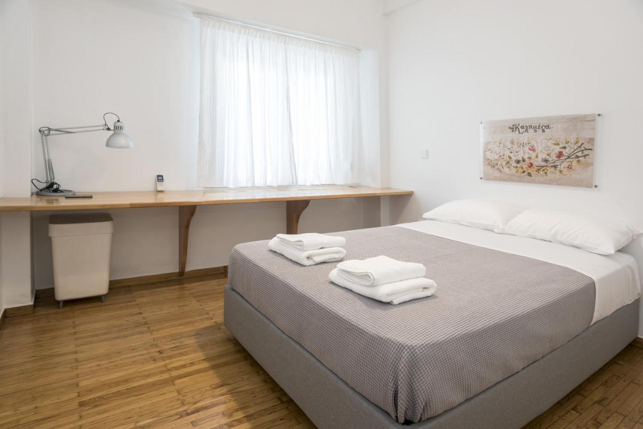Colourful Apartment Under The Acropolis Atene Esterno foto