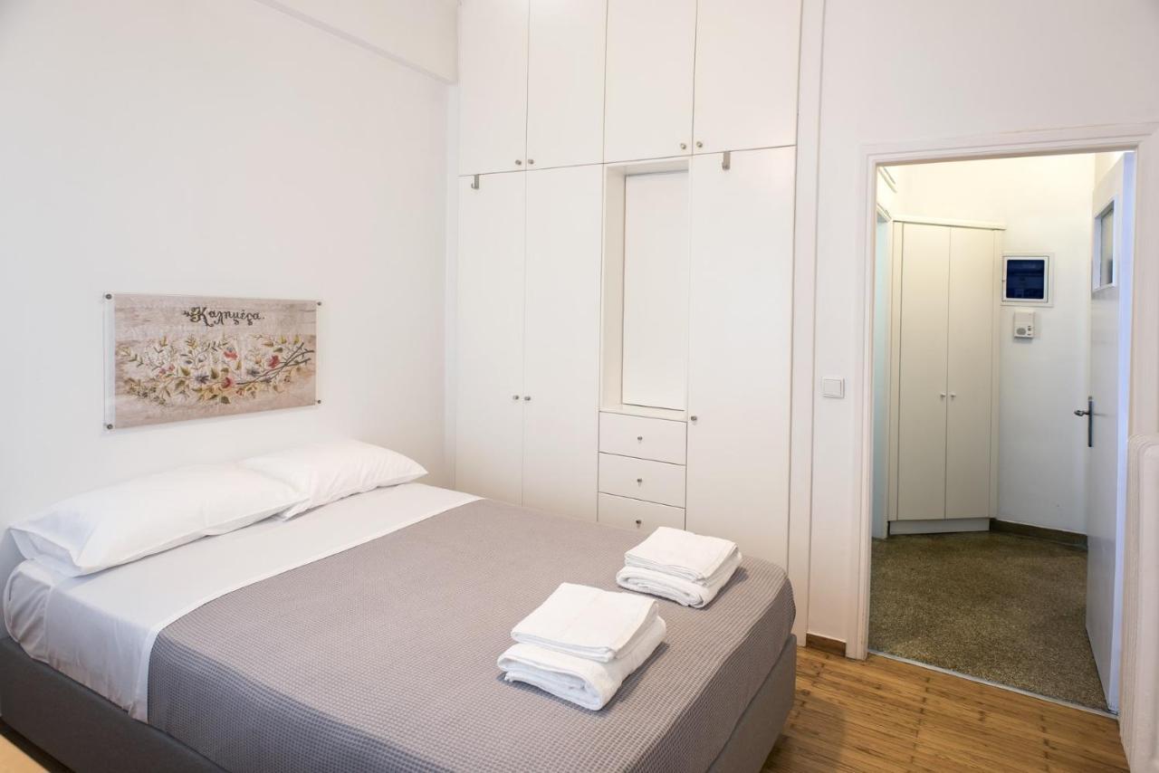 Colourful Apartment Under The Acropolis Atene Esterno foto